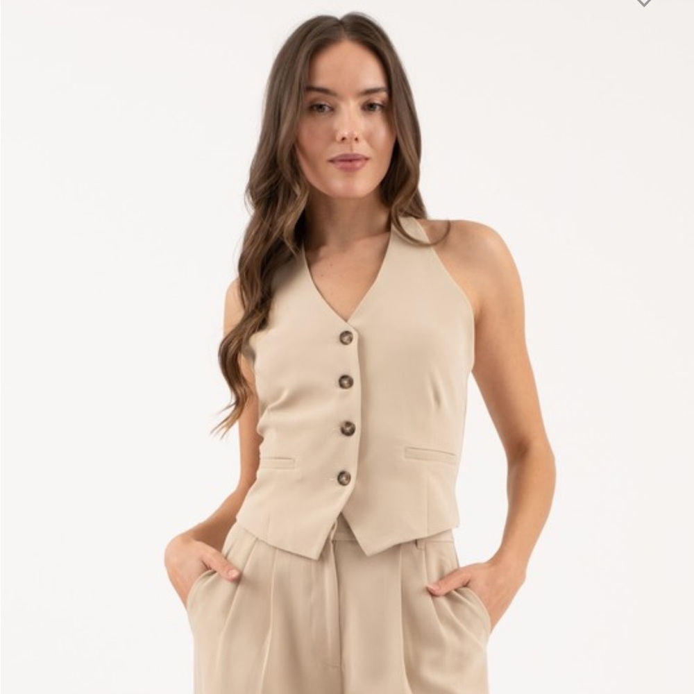 Women's Beige Sleeveless Button-Up Top